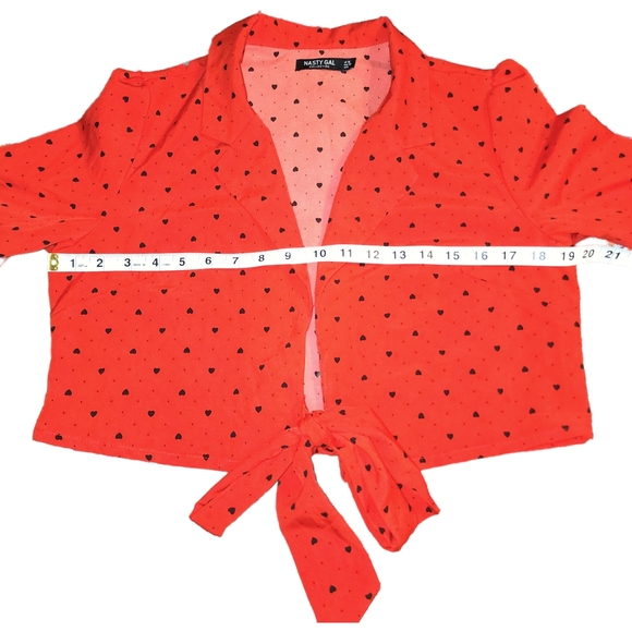 Nasty Gal Heart Print Tie Front Cropped Top - Picture 3 of 6